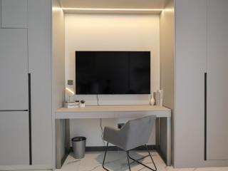 Welhome - Elegant Studio with Skyline Views & Comfort - 1