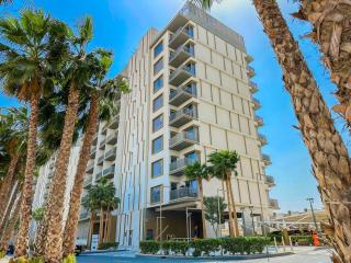 Welhome - Elegant Studio with Skyline Views & Comfort - 6