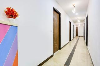 Collection O Golden Key Near TDI Mall - New Delhi - 1