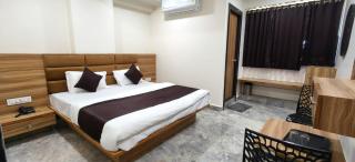 The Gravity Hotel - Jetalpur - 2