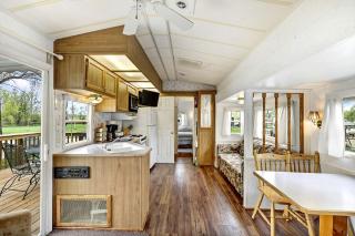 Fergus Falls Glamping Destination for Memorable Lakeside Family Vacations in Minnesota - Fergus Falls - 7