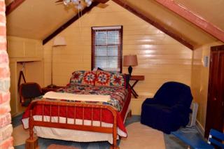 Cozy Cabin Rental in Napoleonville near New Orleans, Louisiana - - 5