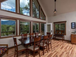 Family-Friendly Cabin Rental with Mountain Vistas near West Glacier, Montana - West Glacier - 8