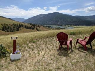 Remote Spacious Dome with Incredible Outdoor Landscape in Montana - 8