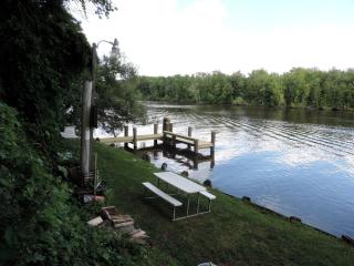Cozy Riverside Cabin Rental with Fishing Access on Wolf River, Wisconsin - Fremont - 5