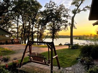 Minnesota Glamping Retreat in Lakeside Cabin for 6 in Fergus Falls - Fergus Falls - 6