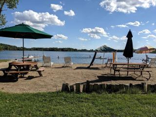 Minnesota Glamping Retreat in Lakeside Cabin for 6 in Fergus Falls - Fergus Falls - 5