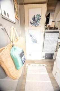 Beautiful Airstream Glamping Site for Romantic Weekends Away in North Carolina - - 4