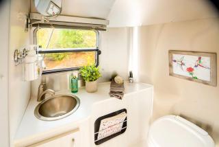 Beautiful Airstream Glamping Site for Romantic Weekends Away in North Carolina - - 3