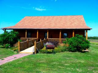 Lovely Lakeside Suite Rental on Eco-Friendly Ranch near Lincoln, Nebraska - - 6