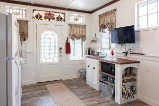Rustic and Romantic Cabin with Breakfast Included near Royse City, Texas - Royse City - 7