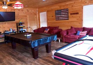 Gorgeous Log Cabin Rental near the Blue Ridge Mountains in Dobson, North Carolina - Dobson - 4