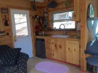 Rustic Off-Grid Cabin Getaway near Wayne National Forest, Ohio - Athens - 6