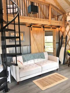 Spacious Yurt by Blue Ridge Parkway with Mountain Views in Fancy Gap, Virginia - 8