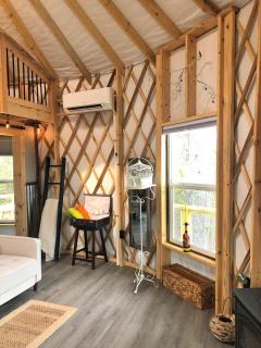Spacious Yurt by Blue Ridge Parkway with Mountain Views in Fancy Gap, Virginia - 6