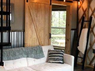 Spacious Yurt by Blue Ridge Parkway with Mountain Views in Fancy Gap, Virginia - 1