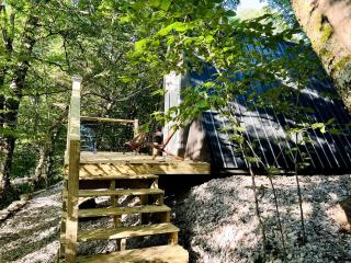 Cozy A-Frame Overlooking a Creek in Beautiful Fountain Run, Kentucky - 9