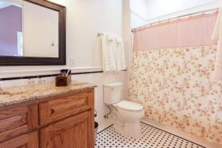 Victorian Cabin Rental with Outdoor Fireplace and Bearpen Creek Views near Dallas, Texas - Royse City - 1