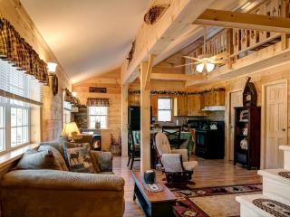 Waterfront Vacation Cabin Overlooking Lake Algonquin in Upstate New York - Wells - 0