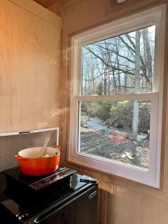 Friendsville Renovated Container Rental, for True Glamping Experiences in Maryland - 4