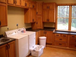 Spacious and Secluded Luxury Rental Overlooking a Glittering Private Lake in Konawa, Oklahoma - 8