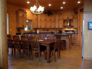 Spacious and Secluded Luxury Rental Overlooking a Glittering Private Lake in Konawa, Oklahoma - 6