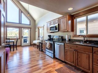 Inviting Vacation Cabin with Mountain Views near Glacier National Park, Montana - West Glacier - 7