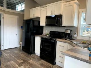 Modern Tiny House Rental Perfect for Glamping near Austin - Hutto - 9