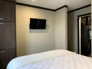 Modern Tiny House Rental Perfect for Glamping near Austin - Hutto - 4