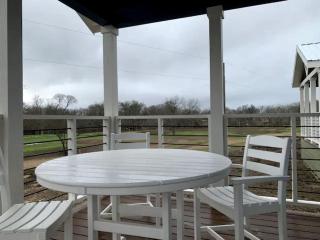 Modern Tiny House Rental Perfect for Glamping near Austin - Hutto - 3