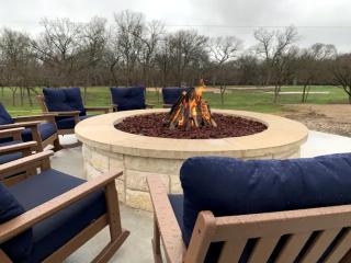 Modern Tiny House Rental Perfect for Glamping near Austin - Hutto - 1
