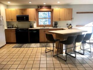 Spacious Chalet Rental for a Ski Vacation in Vermont - Ludlow - 9