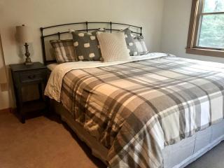 Spacious Chalet Rental for a Ski Vacation in Vermont - Ludlow - 3