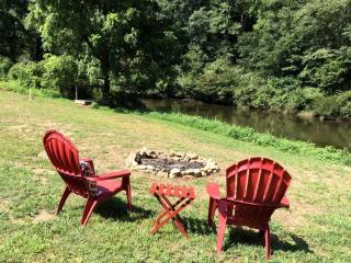 Glamping in North Carolina for Weekend Getaways near Asheville - Tuckasegee - 9
