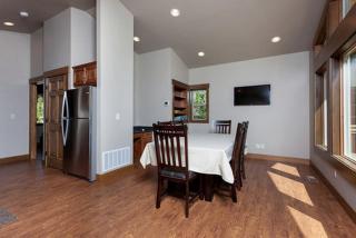 Lovely Family Cabin Rental for an Outdoor Getaway near Whitefish, Montana - West Glacier - 3