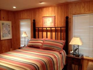 Lakefront Cottage with a Private Dock near Ocala National Forest in Orange Springs, Florida - Orange Springs - 1
