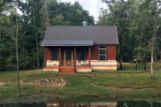 Two-Bedroom Cabin Rental with Fully Equipped Kitchen near Fredericksburg, Texas - Royse City - 0