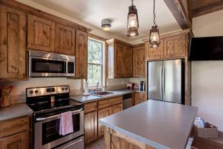 Two-Bedroom Cabin Rental with Fully Equipped Kitchen near Fredericksburg, Texas - Royse City - 5