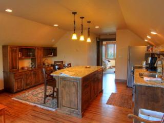 Deluxe Getaway Rental in a Mountain Cabin near Lake McDonald, Montana - West Glacier - 6