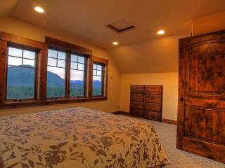 Deluxe Getaway Rental in a Mountain Cabin near Lake McDonald, Montana - West Glacier - 5
