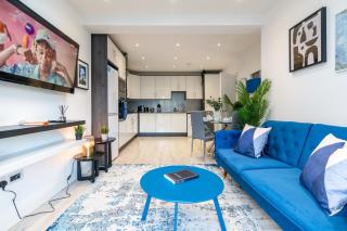 Parking, Yard, BBQ, Chic Apartment Near Wembley - Harrow - 9
