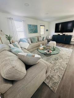 Connecticut Waterfront Home, With Hot Tub, Cozy - Rocky Hill - 0