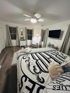 Connecticut Waterfront Home, With Hot Tub, Cozy - Rocky Hill - 6