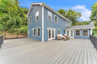 Connecticut Waterfront Home, With Hot Tub, Cozy - Rocky Hill - 1