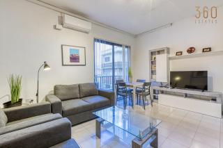 Charming 2BR Apt with Balcony & city views, Sliema by 360 Estates - Sliema - 8
