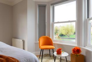 Cambridge 6-Bedroom Riverside Home with Free Parking - 8