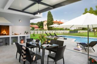 Villa K with Rooftop Jacuzzi, Sea View and Private Gym - Premantura - 4