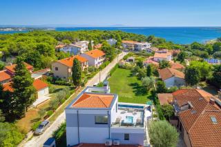 Villa K with Rooftop Jacuzzi, Sea View and Private Gym - Premantura - 2