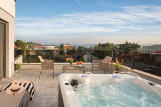 Villa K with Rooftop Jacuzzi, Sea View and Private Gym - Premantura - 8