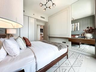 Trophy-Sunset Coral Retreat Beachfront Living - 8